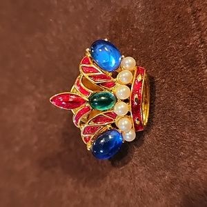 Vintage Trifari Royal Crown Pin